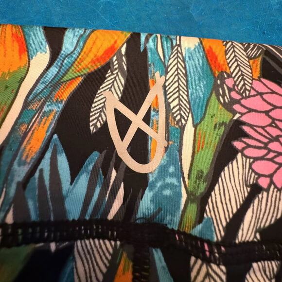 Minkpink MOVE Vibrant Multicolor Floral Bicycle Athletic Shorts Size M - Picture 7 of 7